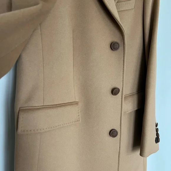 Burberry Beige/Tan Trench Coat Label Detail - Picture 10 of 16